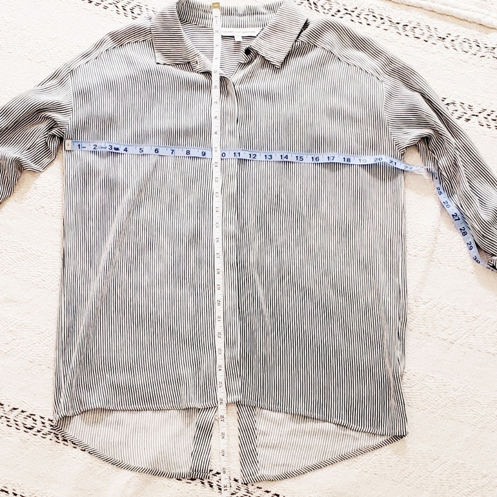 Cupcakes and Cashmere Crossover Back Hi Low Hem S - Picture 9 of 12